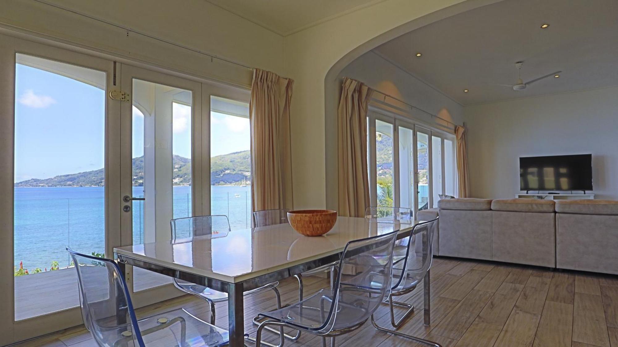 بيل أومبغْ Vallonend Beachfront Villa With Excellent View المظهر الخارجي الصورة