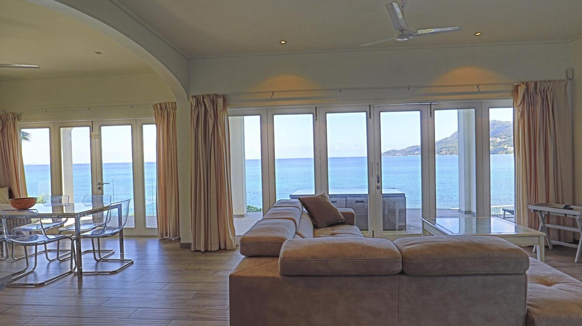 بيل أومبغْ Vallonend Beachfront Villa With Excellent View المظهر الخارجي الصورة