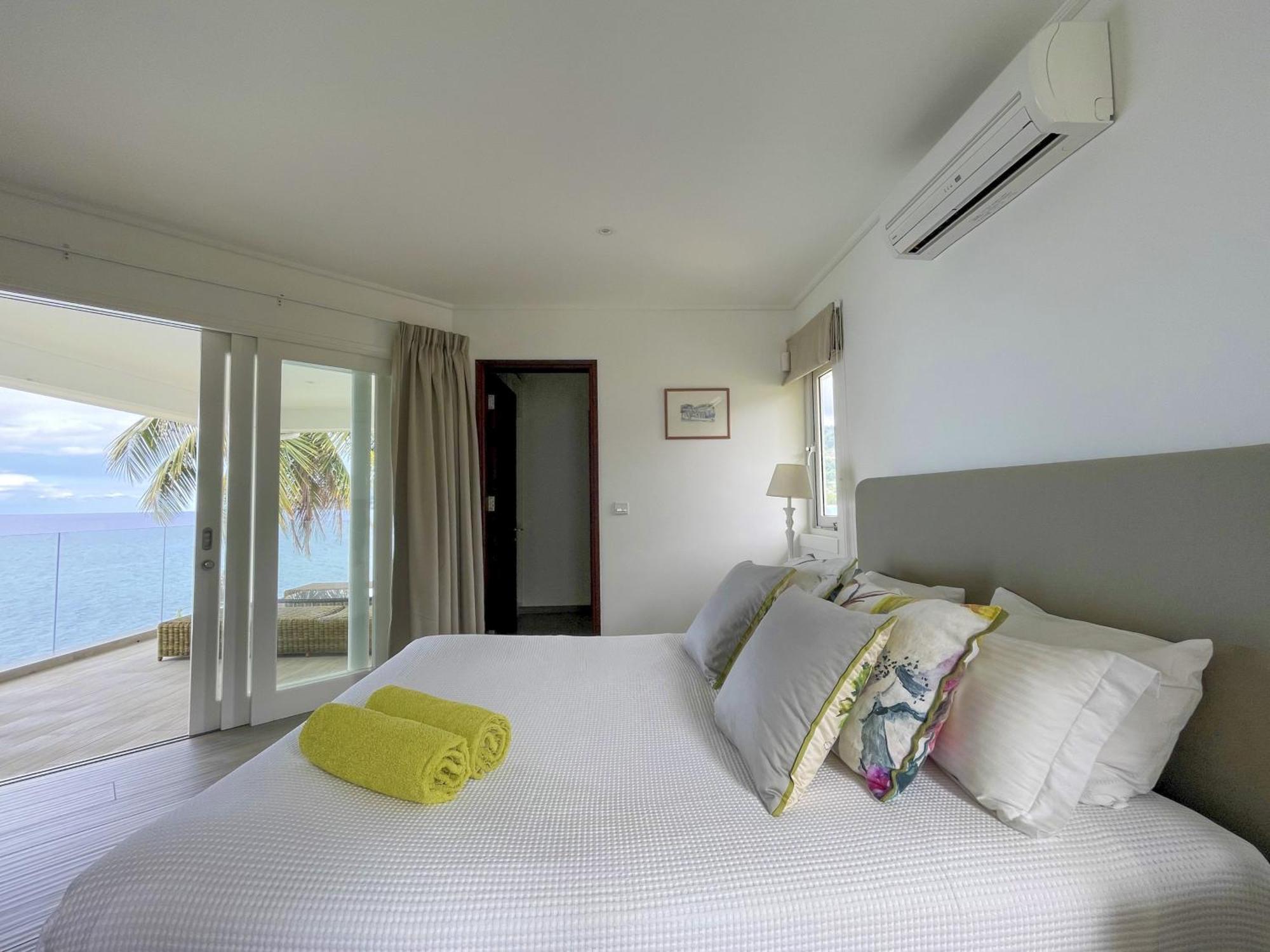 بيل أومبغْ Vallonend Beachfront Villa With Excellent View المظهر الخارجي الصورة