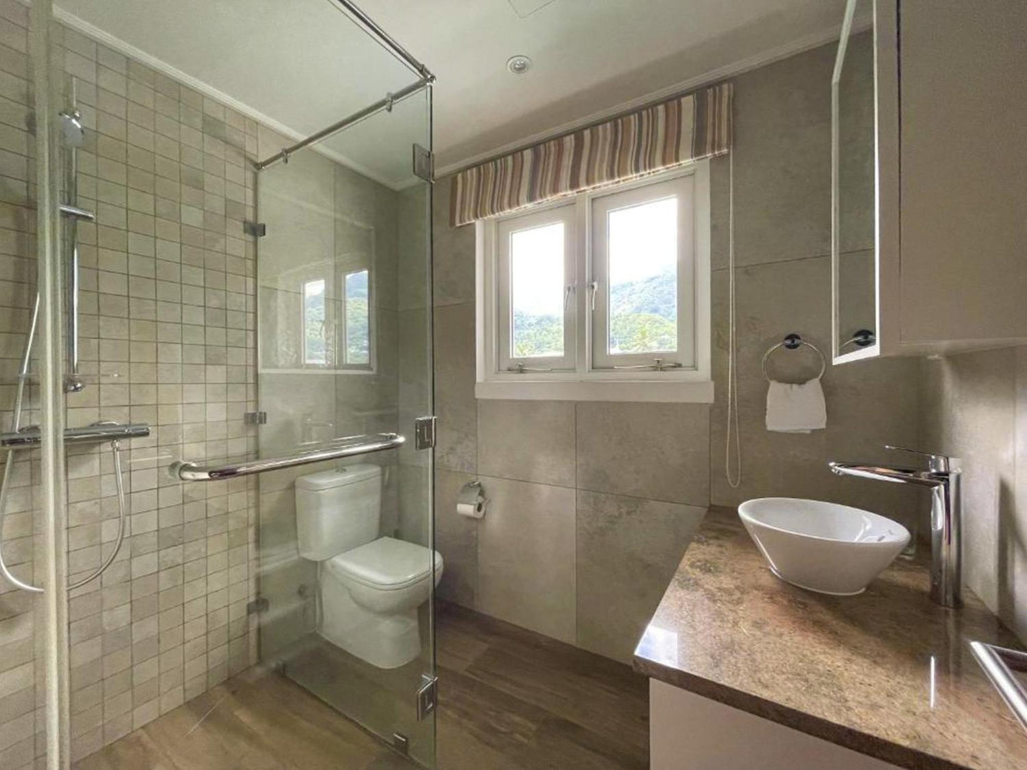 بيل أومبغْ Vallonend Beachfront Villa With Excellent View المظهر الخارجي الصورة