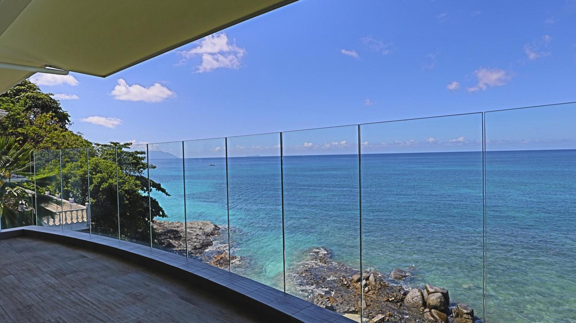 بيل أومبغْ Vallonend Beachfront Villa With Excellent View المظهر الخارجي الصورة