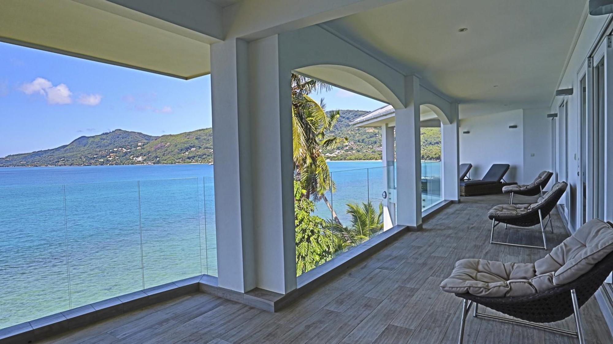 بيل أومبغْ Vallonend Beachfront Villa With Excellent View المظهر الخارجي الصورة