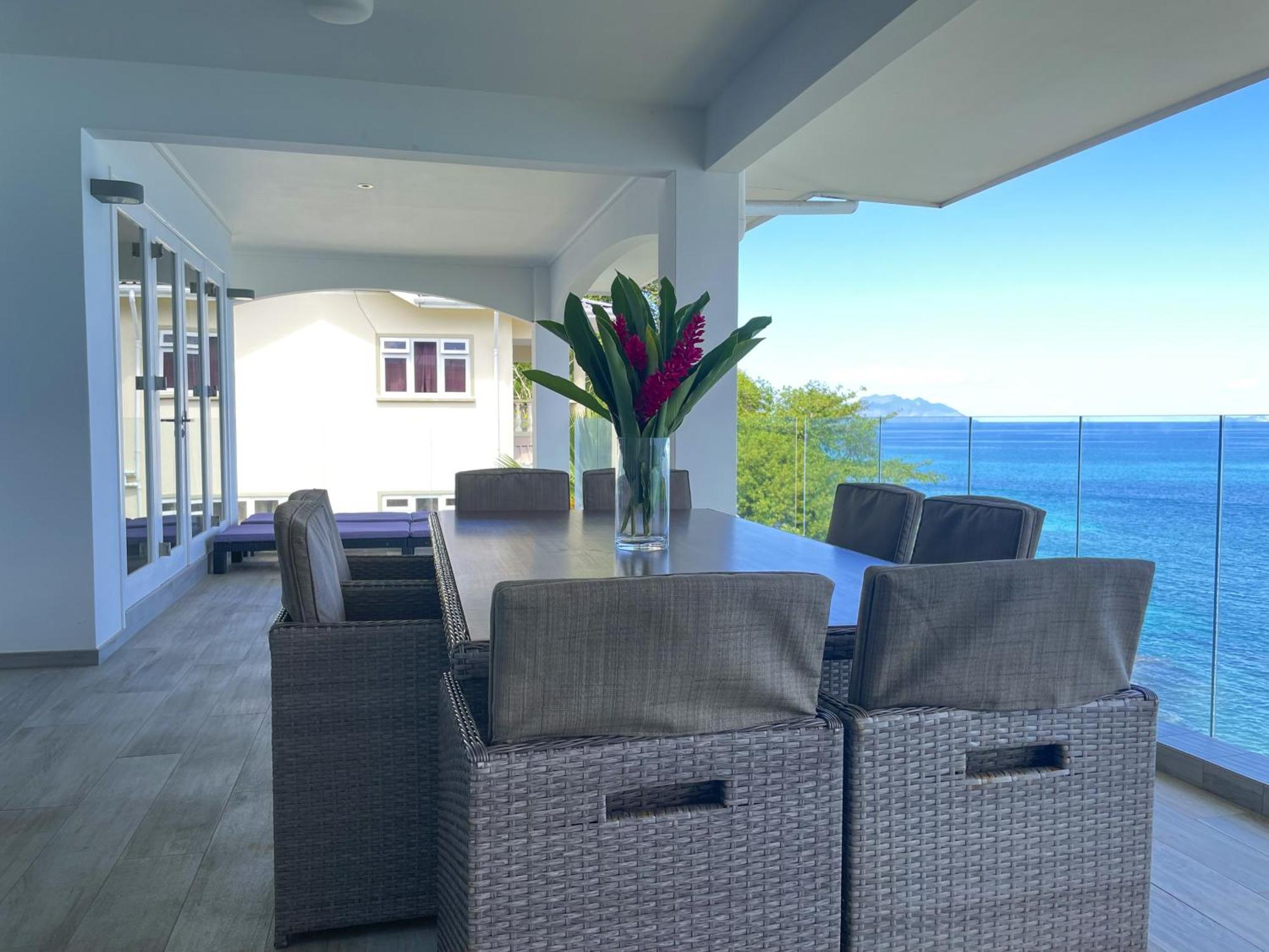 بيل أومبغْ Vallonend Beachfront Villa With Excellent View المظهر الخارجي الصورة