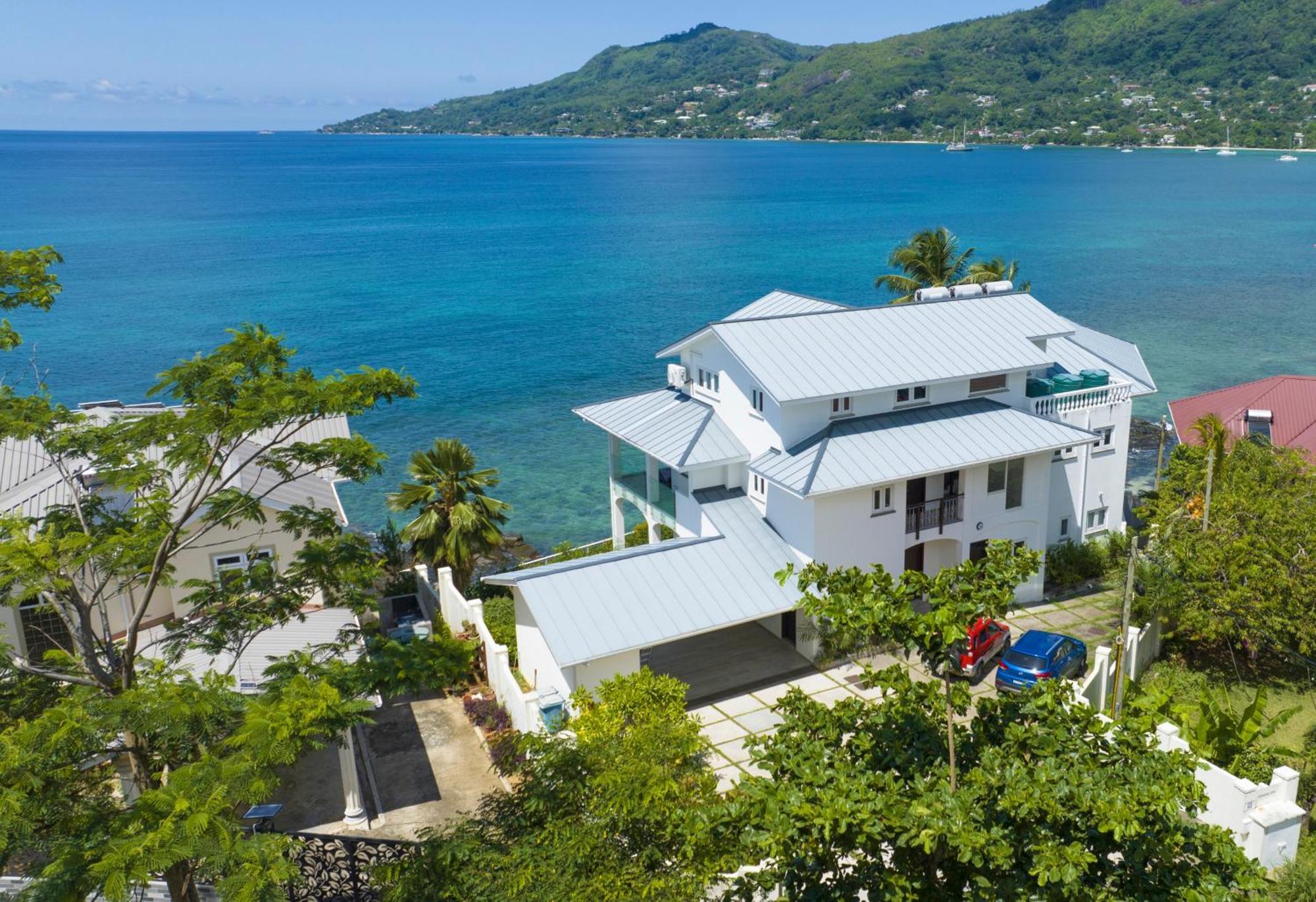 بيل أومبغْ Vallonend Beachfront Villa With Excellent View المظهر الخارجي الصورة